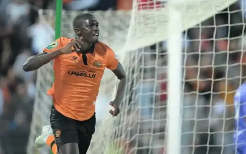 تأكيد التعاقد.. أهلي طرابلس يستقطب لامين كمارا لاعب نهضة بركان